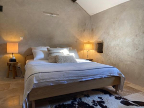 Romantic Med Chic Retreat with pool on GR trail